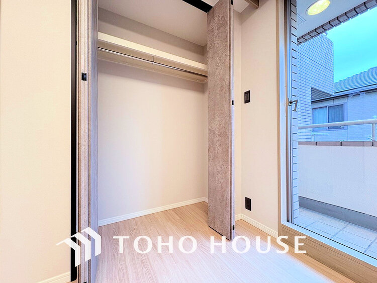 内装 シンプルですっきりとした室内は飽きのこない居心地の良い雰囲気