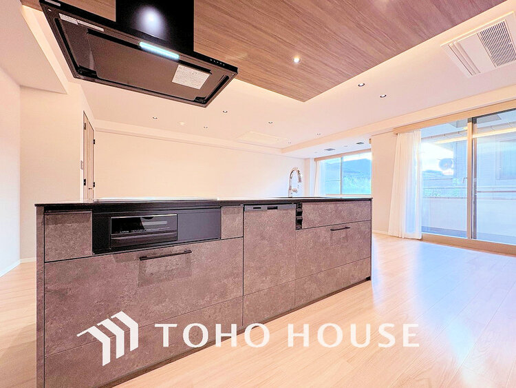 キッチン 落ち着きのあるカラーで統一された清潔感と気品が溢れるキッチン