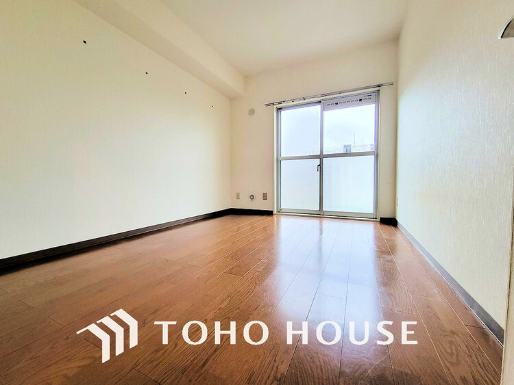 内装 シンプルですっきりとした室内は飽きのこない居心地の良い雰囲気です〜リノベ前の写真です〜