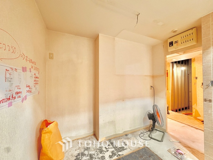 内装 【改装中】寝室は一日の疲れを癒す大切な空間。快適で落ち着けるおすすめの間取りです。