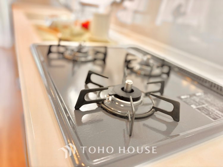 キッチン 【Kitchen】キッチンは家族の絆を育む大切な空間。シンプルで使い易いSystemKitchenで愉しく作る料理は愛情のある美味しいご馳走に。