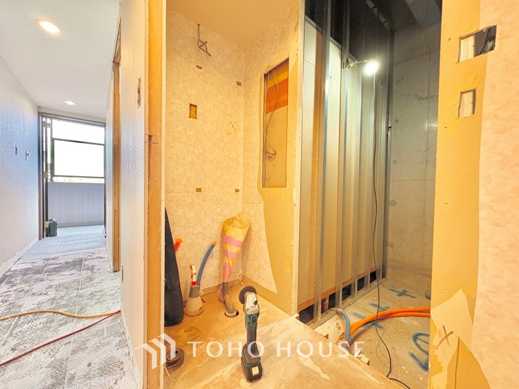 洗面 【改装中】清潔感あふれる洗面化粧台で、毎日の身支度を快適にサポートします。