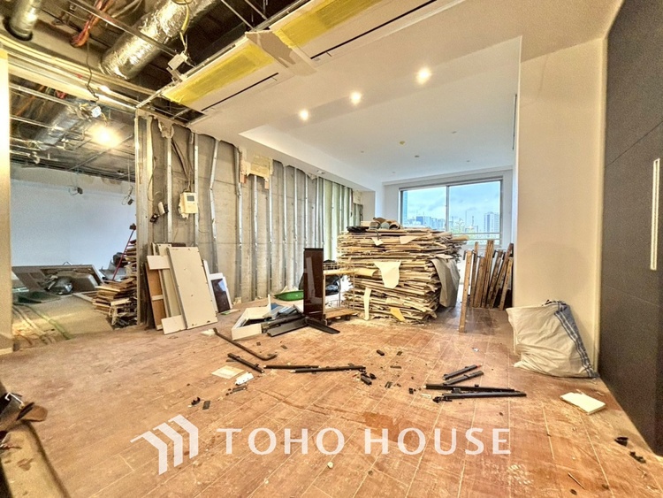 内装 【改装中】忙しい朝でも、しっかり家族が揃って食事をして頂けるゆとりある大きさのダイニングスペース。