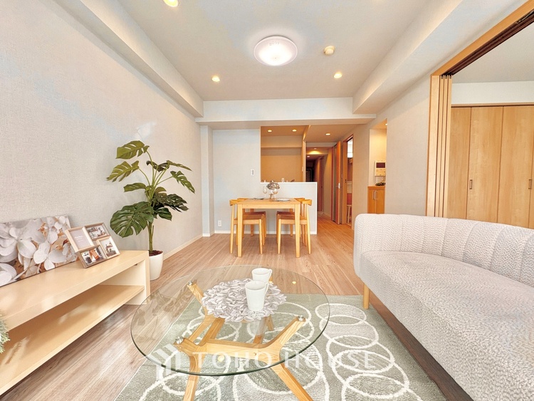 内装 時間をかけて作り上げるそんな空間を君と共有したい。僕たちの空間は唯一無二の物だから。