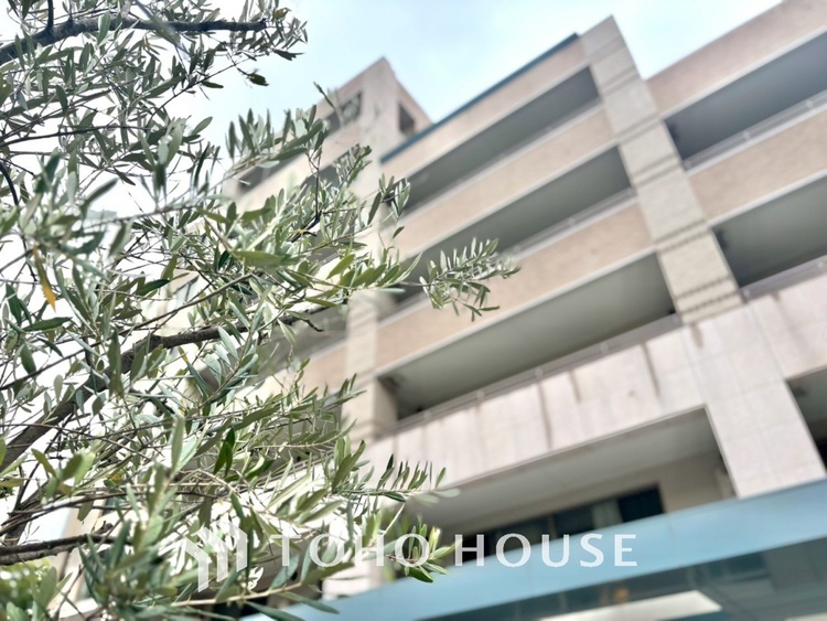 外観 漂う上質な空気感、マンションに入れば「おかえりなさい」と笑顔で迎えてくれるエントランス。最良の心配りを感じるマンションでした。