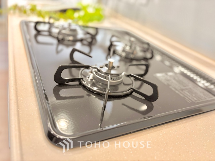 キッチン 【Kitchen】キッチンは家族の絆を育む大切な空間。シンプルで使い易いSystemKitchenで愉しく作る料理は愛情のある美味しいご馳走に。