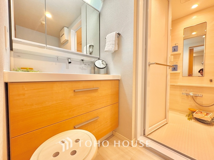 洗面 清潔感あふれる洗面化粧台で、毎日の身支度を快適にサポートします。