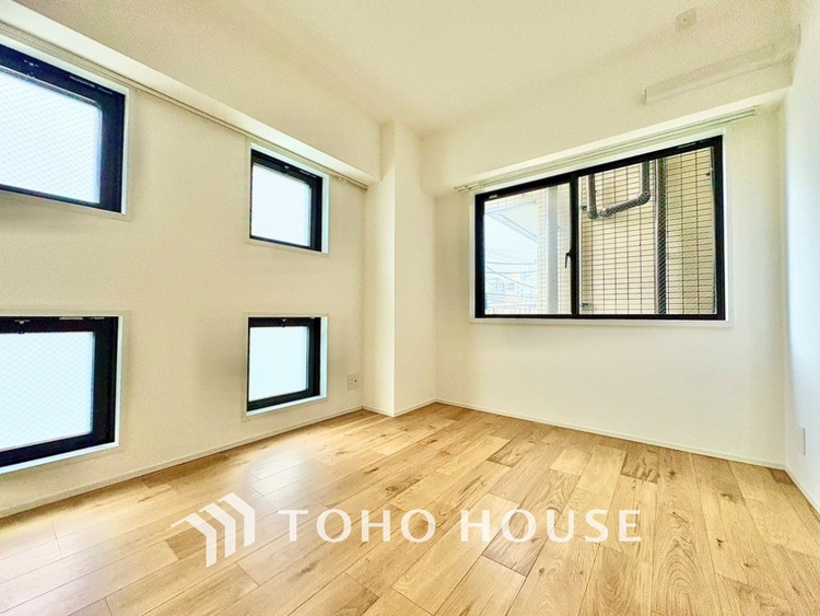 内装 光に包まれるように設計された空間。太陽の光が爽やかな目覚めを誘う。きっと今日も素敵な1日に。