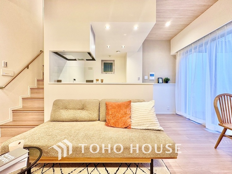 内装 叶えたかったのは落ち着きのあるナチュラルな風合い。そして開放感があるリビング。優雅な気分に浸れる幸せな時間をこの空間で。