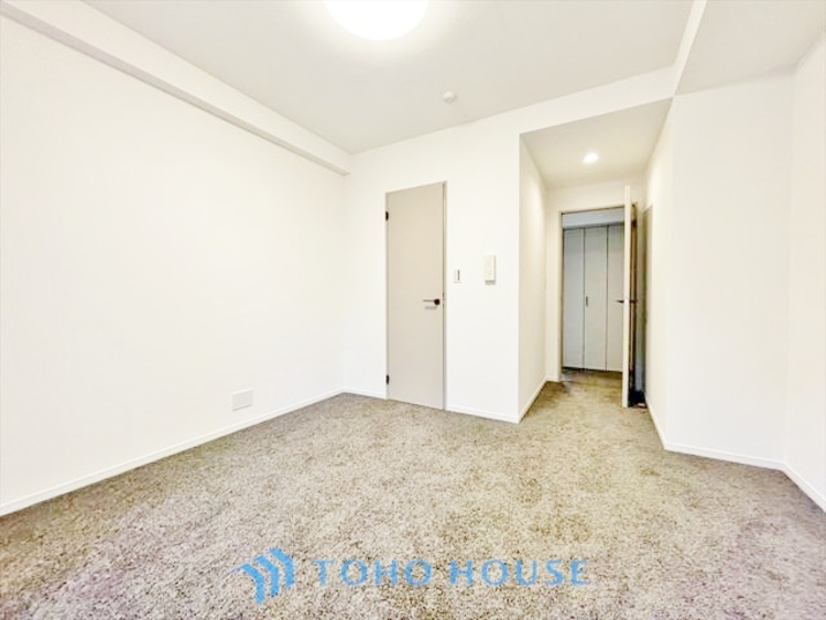 内装 ◆窓を開けると◆冷涼な風、そよぐリビング。だんらんの場所はここから始まり、ここで終わる。家族の笑顔が集う素敵な場所だから、こだわり抜いた思いが詰まっているのだと思う。