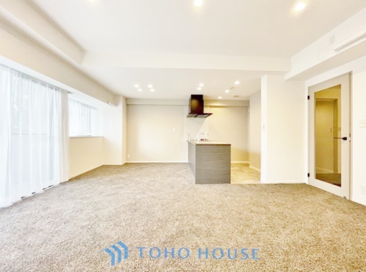 内装 ◆隠された美しさ◆流麗な音楽が流れているような繊細でいながら整然かつ堅牢なこの空間。この空間は確かに美しい。しかし、そこには美しさ以上のものが隠されている。