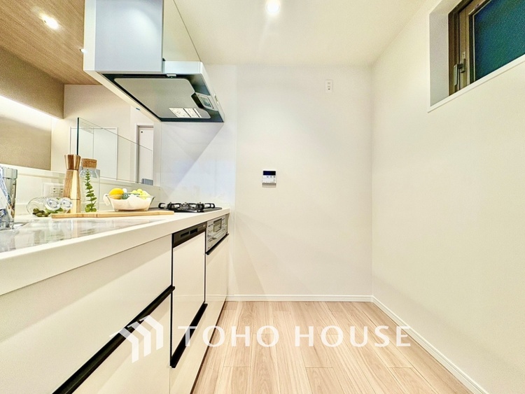 キッチン インテリアだけでなく、毎日のお料理を楽しく、軽やかにする多彩な設備・仕様。