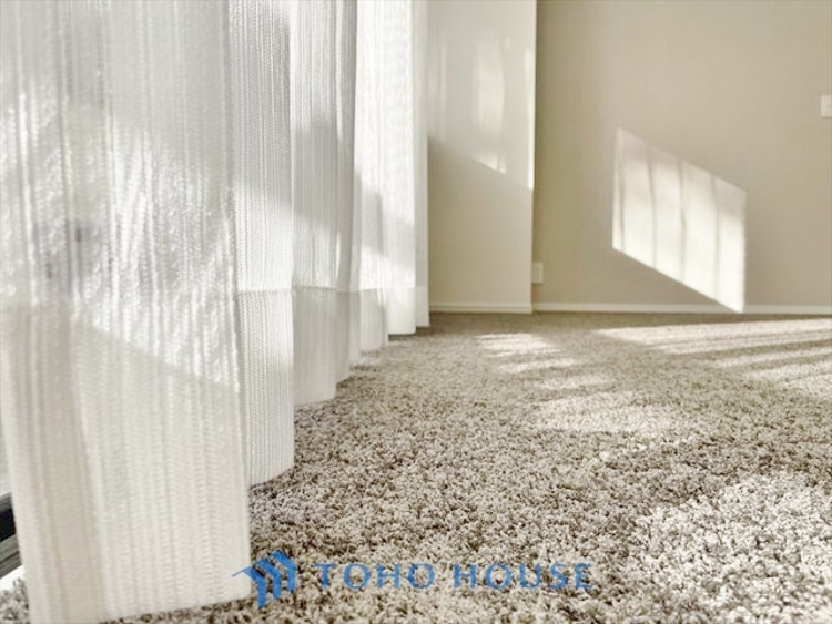 内装 ◆海の向こうへ沈む夕日◆オレンジ色の光は大人になった今の僕にはわかる。1日の終わりを伝えに来たわけではなく、また明日が来る方へ導いてくれた事を。