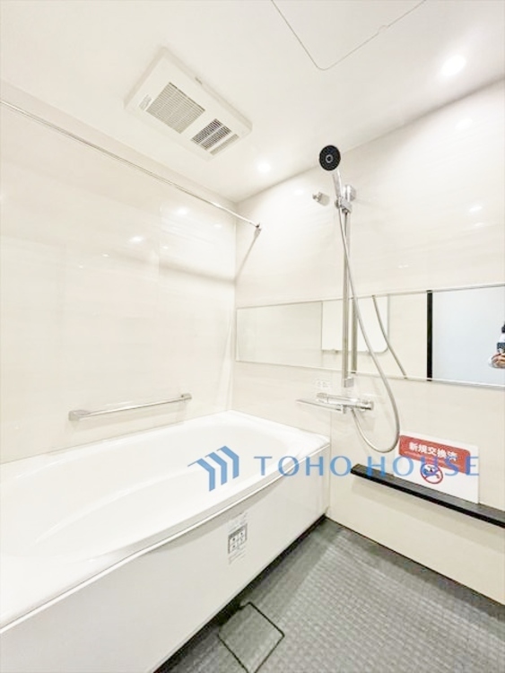 風呂 ◆陽溜まり◆の温もりを感じ、ふわりと寄り添う太陽の妖精たちが自然と僕達を微睡ませる。うとうとしたい訳ではないがそんな時間が嫌いじゃない自分がここにいる。