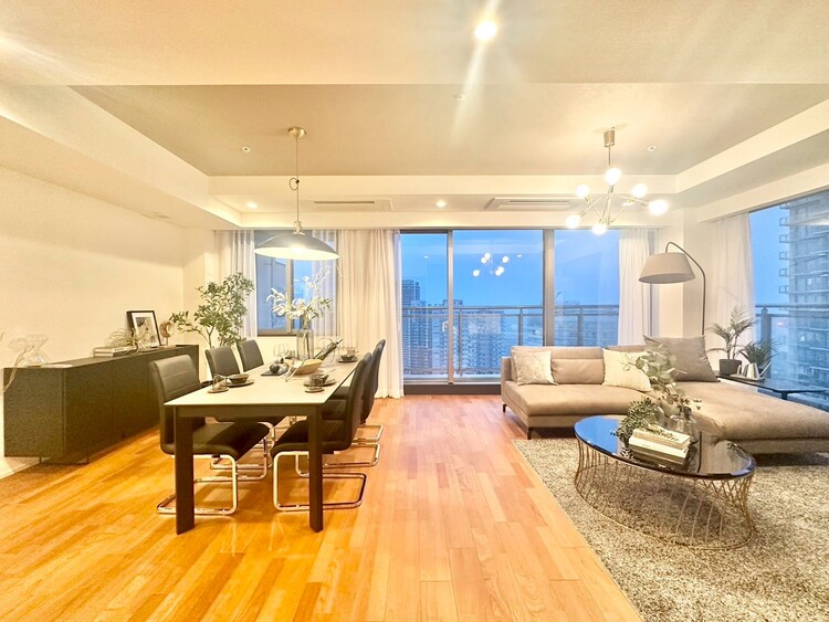 居間 落ち着いた雰囲気に包まれて、伸びやかな空間。