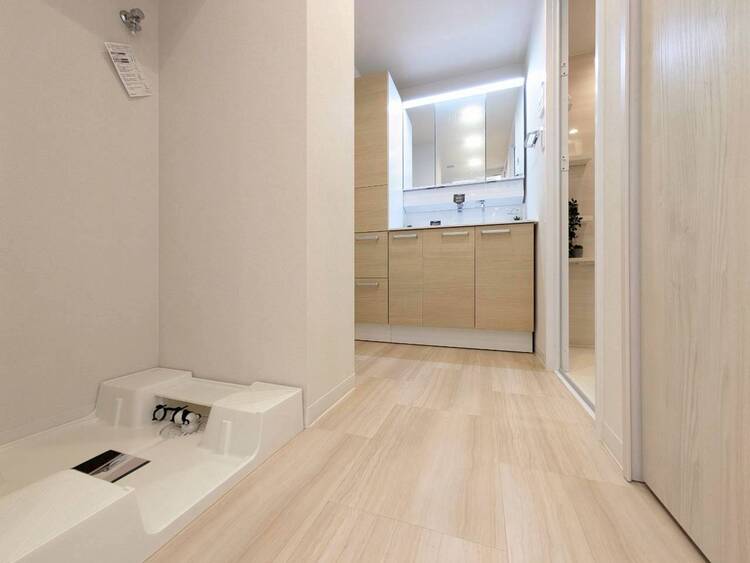 その他 十分な広さの脱衣所。