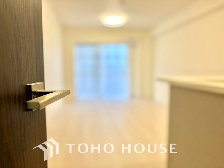 内装 【LIVING】◆扉を◆開くとこの景色。家族の”おかえり”の声が聞こえてきそう。