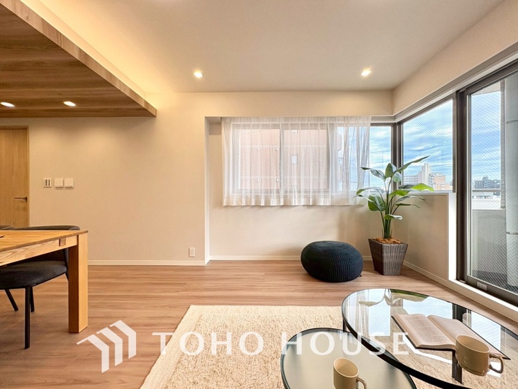 内装 【LIVING】◆扉を◆開くとこの景色。家族の”おかえり”の声が聞こえてきそう。