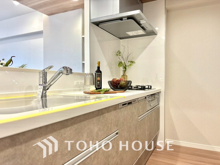 キッチン 【KITCHEN】◆ワクワク◆開放的で機能性も高いシステムキッチン。お子様は毎日のご飯にワクワク！