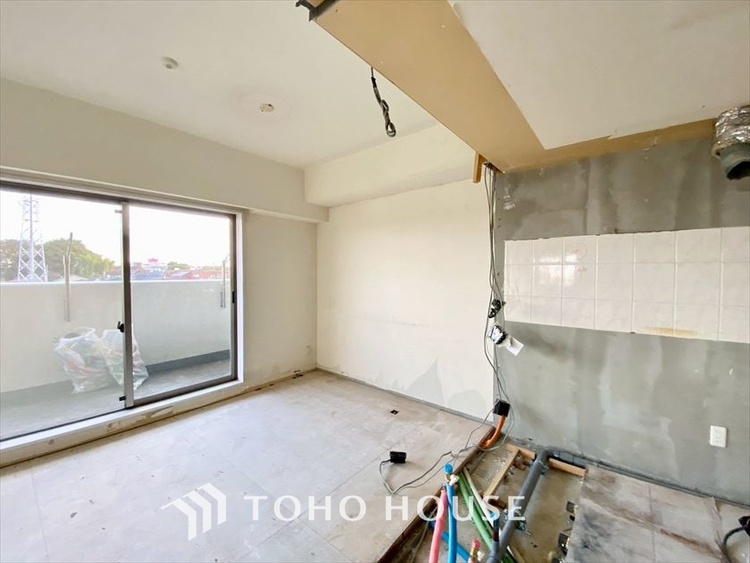 キッチン 【KITCHEN】◆ワクワク◆開放的で機能性も高いシステムキッチン。お子様は毎日のご飯にワクワク！