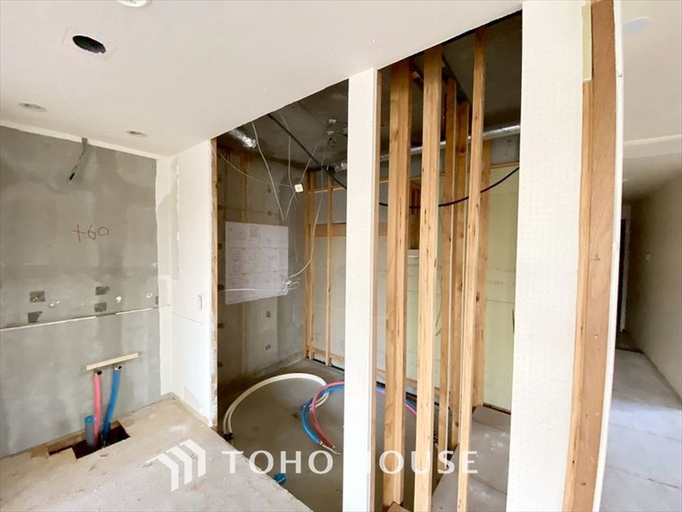 洗面 【WASHROOM】◆快適◆煌びやかな暮らしの中にも忘れたくない快適さ。大きな収納が助けてくれます。