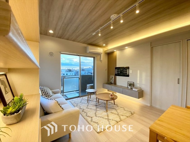 内装 【LIVING】◆陽光◆が差し込む。この開放的なLDKに家族の笑顔が集う。家族が一緒に過ごす空間は明るく、そして居心地よく。