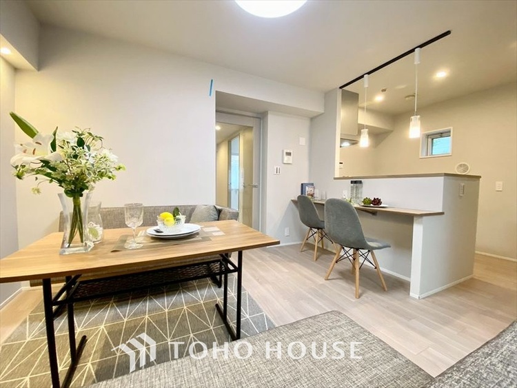 内装 【LIVING】◆家族◆愛する家族を一目で見渡せる。家族が集う空間。永遠に続く幸せな毎日を、ここで。