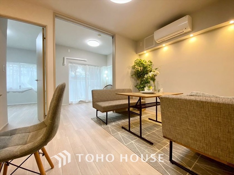 内装 【LIVING】◆眩い◆光が燦々と入り、家族の笑顔を照らす。「いつまでも続いて」と願う夢のような毎日がここにある。