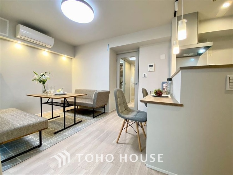 内装 【LIVING】◆陽光◆が差し込む。この開放的なLDKに家族の笑顔が集う。家族が一緒に過ごす空間は明るく、そして居心地よく。