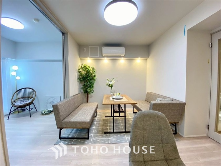 内装 【LIVING】◆扉を◆開くとこの景色。家族の”おかえり”の声が聞こえてきそう。