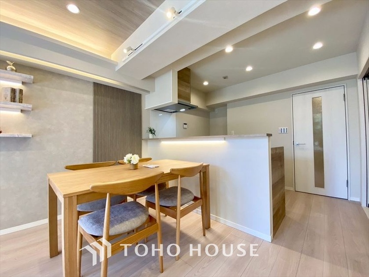 内装 【LIVING】◆煌びやか◆愛おしい家族との団欒の時間をより一層幸せなものに感じさせる煌びやかなLDK。輝かしい毎日が待っています。