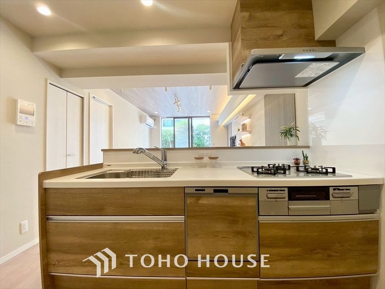 キッチン 【KITCHEN】◆ワクワク◆開放的で機能性も高いシステムキッチン。お子様は毎日のご飯にワクワク！