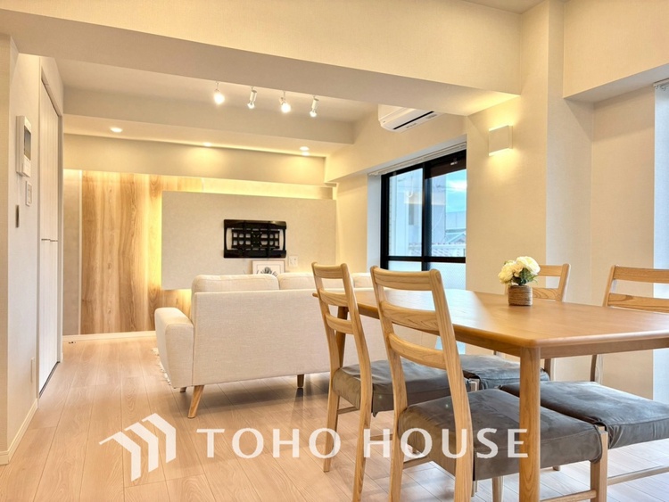 内装 【LIVING】◆眩い◆光が燦々と入り、家族の笑顔を照らす。「いつまでも続いて」と願う夢のような毎日がここにある。