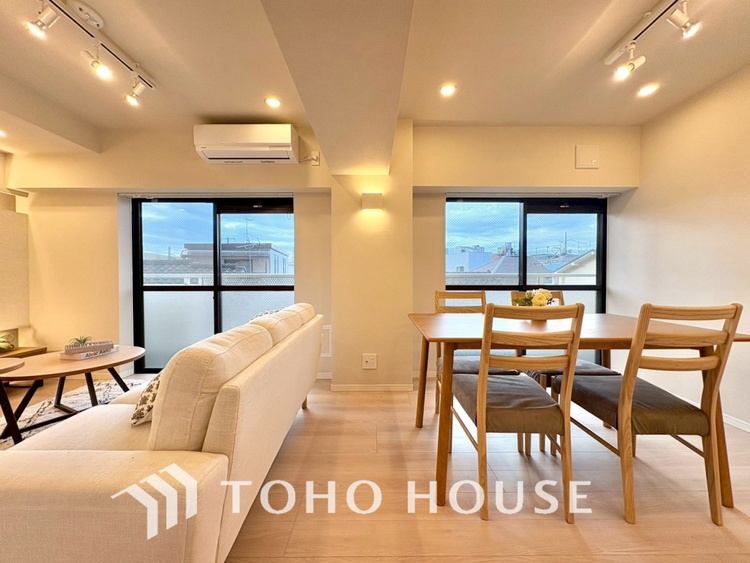 内装 【LIVING】◆扉を◆開くとこの景色。家族の”おかえり”の声が聞こえてきそう。