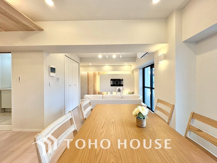 内装 【LIVING】◆Sunshine◆光が燦々と入り、いるだけで気持ちいい。「開放的でゆとりあるお部屋です。」