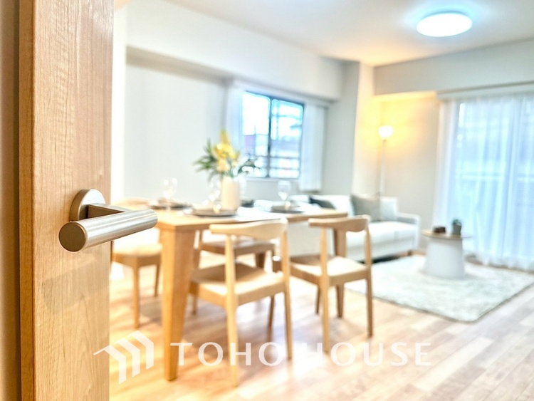 内装 【LIVING】◆煌びやか◆愛おしい家族との団欒の時間をより一層幸せなものに感じさせる煌びやかなLDK。輝かしい毎日が待っています。