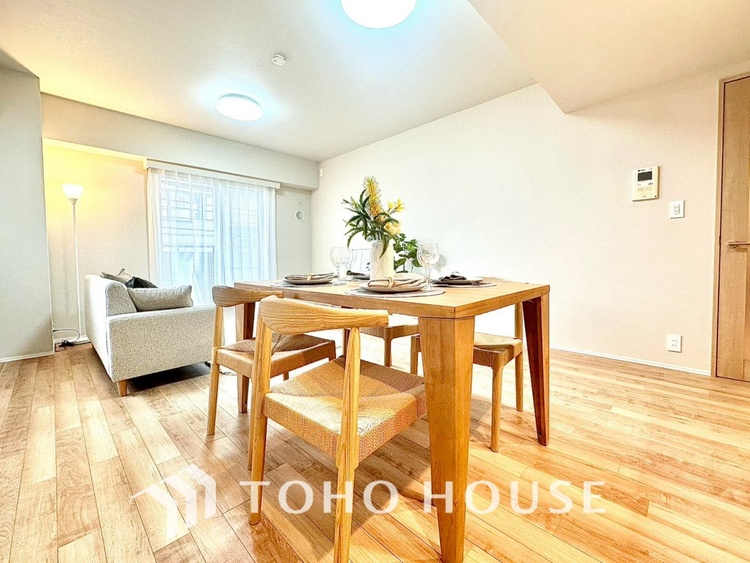 内装 【LIVING】◆陽光◆が差し込む。この開放的なLDKに家族の笑顔が集う。家族が一緒に過ごす空間は明るく、そして居心地よく。