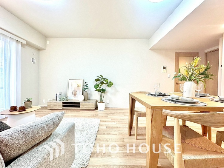 内装 【LIVING】◆扉を◆開くとこの景色。家族の”おかえり”の声が聞こえてきそう。