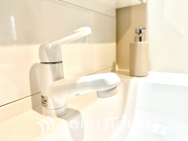 洗面 【WASHROOM】◆快適◆煌びやかな暮らしの中にも忘れたくない快適さ。大きな収納が助けてくれます。