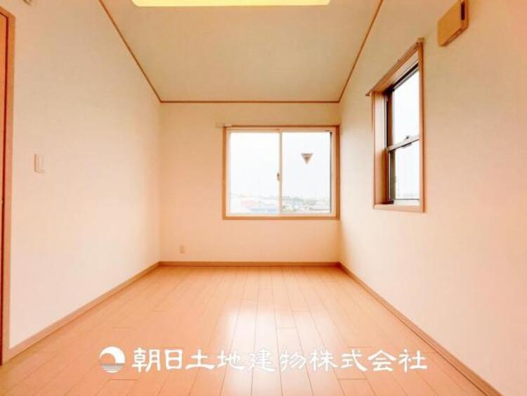 内装 【居室】設計者のセンスが求められる大切な空間だからこそ、落ち着いて過ごせる癒しと寛ぎの空間が欲しい。そんな願いを叶えました。