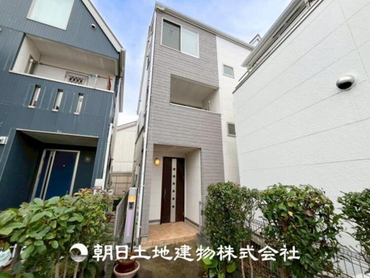 外観 【外観写真】表現された空間はたくさんの光を浴び、風を感じ、暮らしの時間を豊かにしてくれます。デザインされた空間と競い合うかのような充実した建物と共に大切な家族の思い出を刻んでいきます。