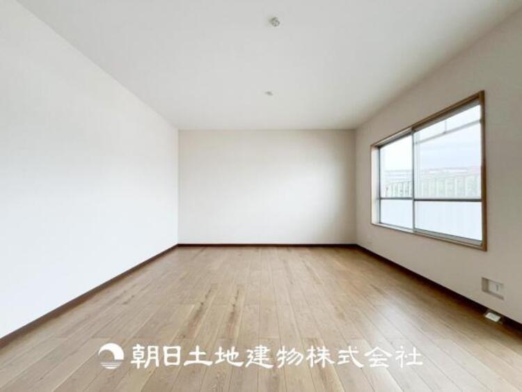 居間 【リビング】リビングにはみんなが集い、食事や楽しい会話が始まる。話に夢中になりすぎて、ついつい時を忘れてしまう。そんな束の間の幸せを感じさせてくれる場所。お子様の勉強スペースとしても活用できます。