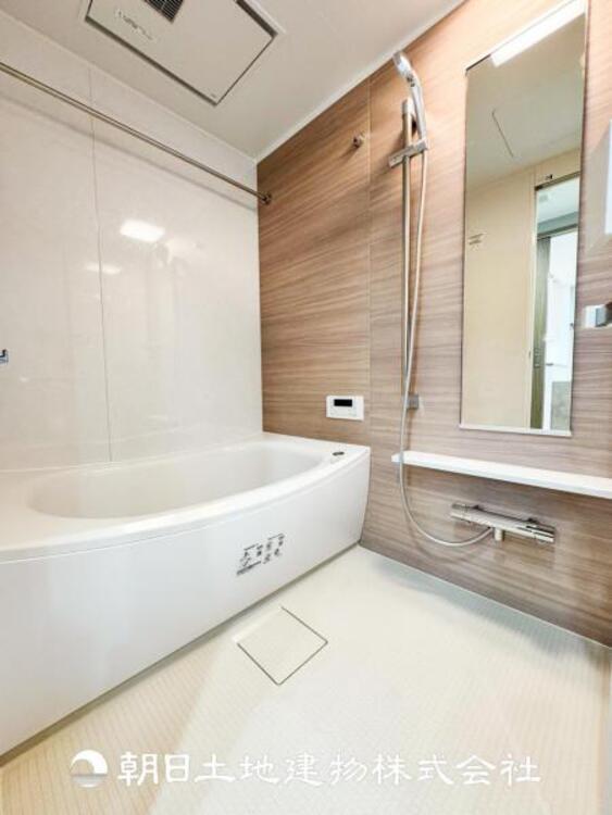 風呂 1日の疲れを癒すバスタイム。心地よいリラックスを叶える独立した美しい空間です。