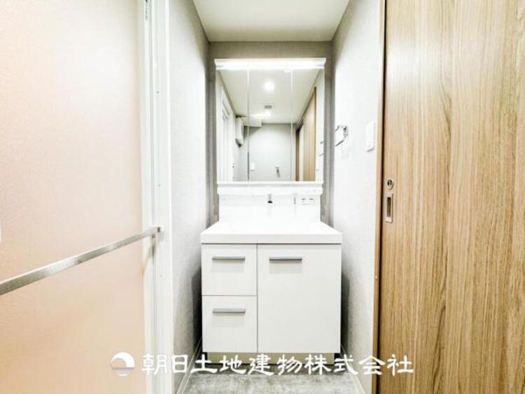 洗面 慌ただしい1日が始まり、充実した1日の終わりを締めくくる洗面所。