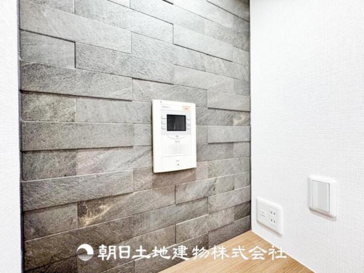 その他 TVモニター付きインターホンは訪問者のお顔を確認出来安心な機能です！