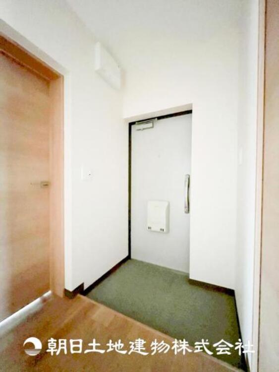 その他 【玄関】大切な家族、お客様をお迎えする玄関は住宅の入口。仕事が終わって疲れた日でも、あなたを受け入れてくれます。