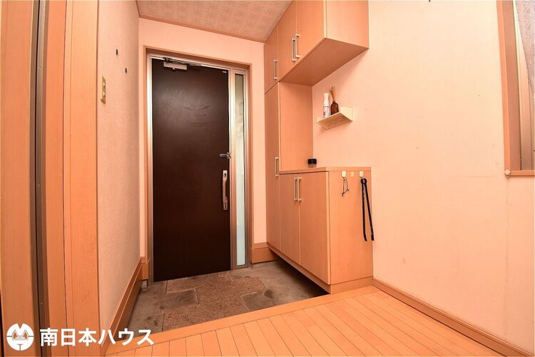 玄関 【玄関】大容量の玄関収納付きです！