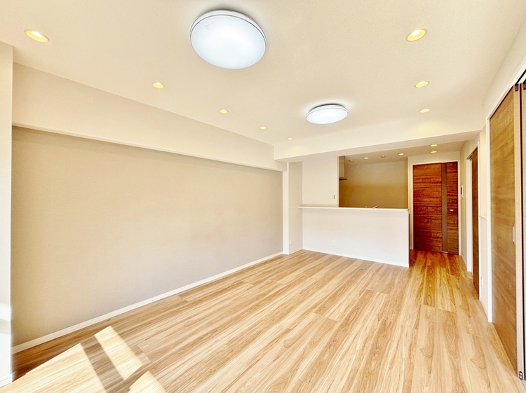 居間 快適に過ごす毎日を求めて、暮らしの中でご自身の「マイホーム」に創り上げて下さい。