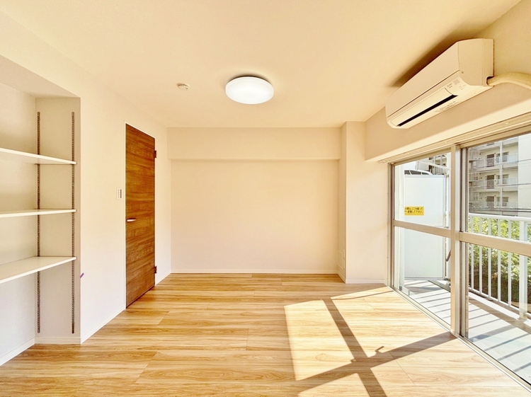 寝室 ベッドも十分に設置するスペースがあります。