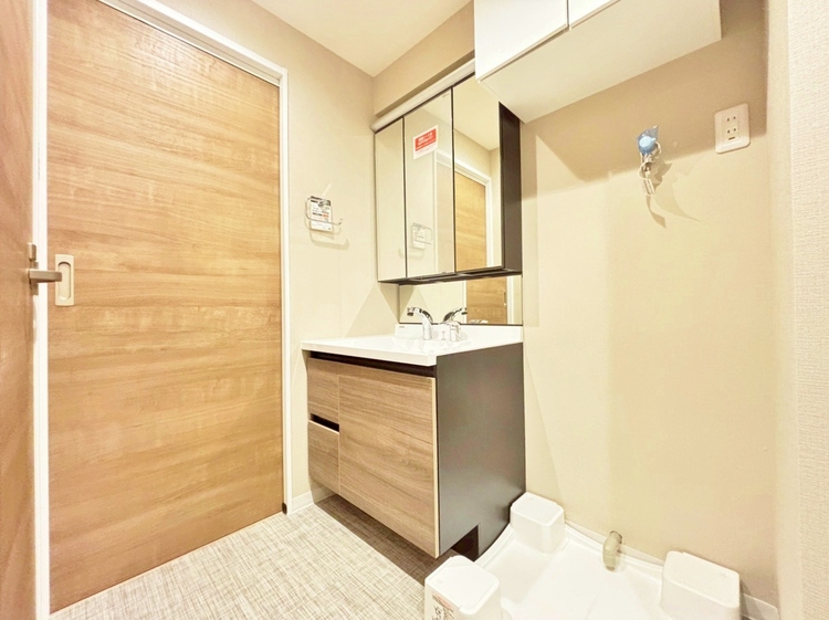 洗面 何かと物が増える場所だからこそ、スッキリと見映えの良い空間に。